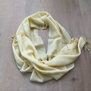 💗 NWOT Yellow Summer/ Spring Scarf